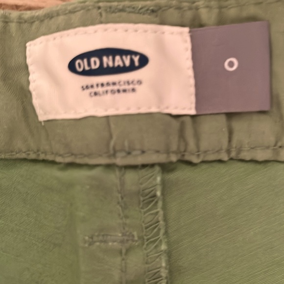 Old navy shorts - Picture 2 of 2